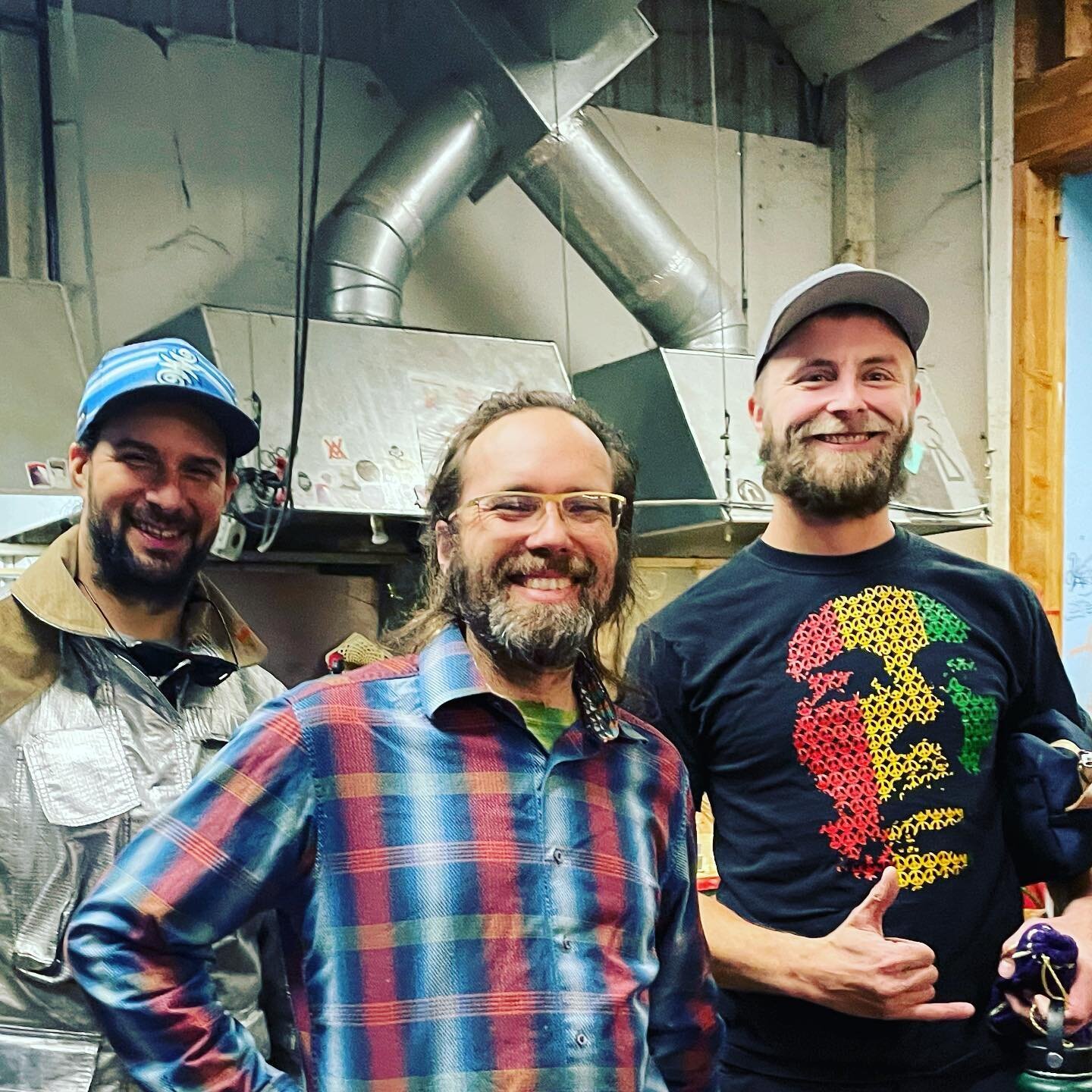 It's on now. Round 2 for the @goodlifegang.tech coin pull with @future4200  #goodlifegang #astarshipineverygarage #project33 @jessicaboggsglass @millimikewarren @grimmglass @marcelbraun @uknowshaun #glass #art #glassart #glassblowing #murrine #murrin